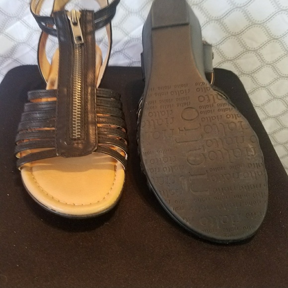 Sandals - Picture 3 of 4